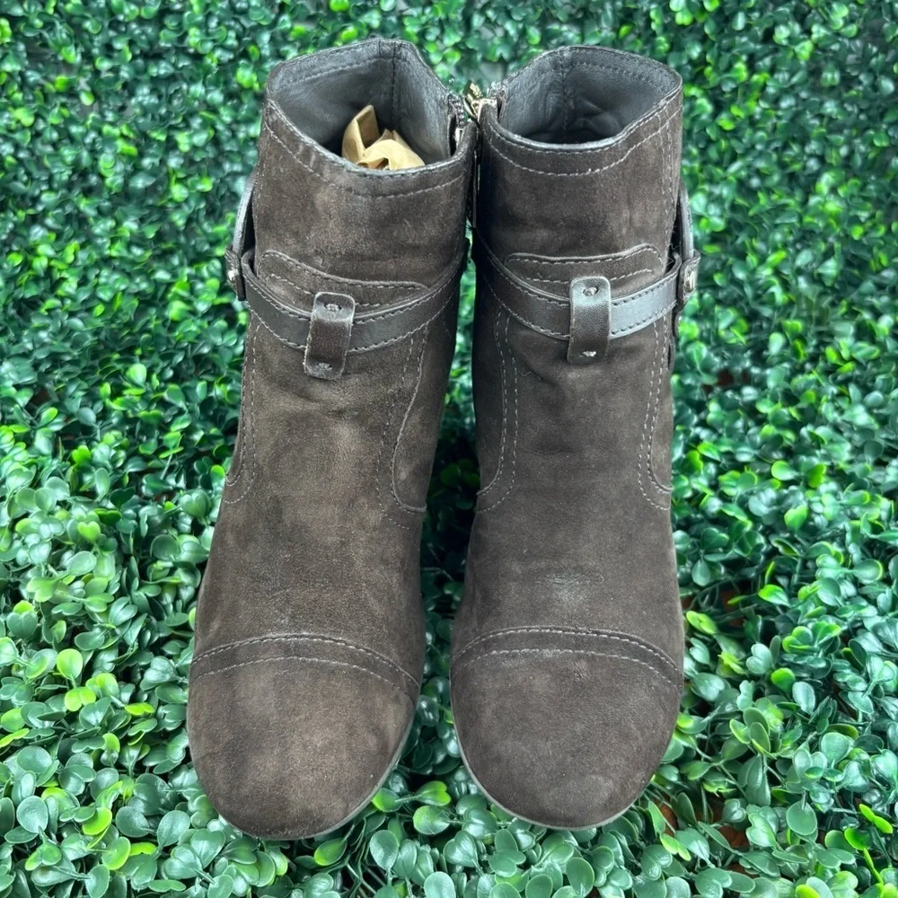 TORY BUTCH AADEN SUEDE ANKLE WEDGES WITH GOLD-LOGO EMBLEM SIZE 8 WOMAN